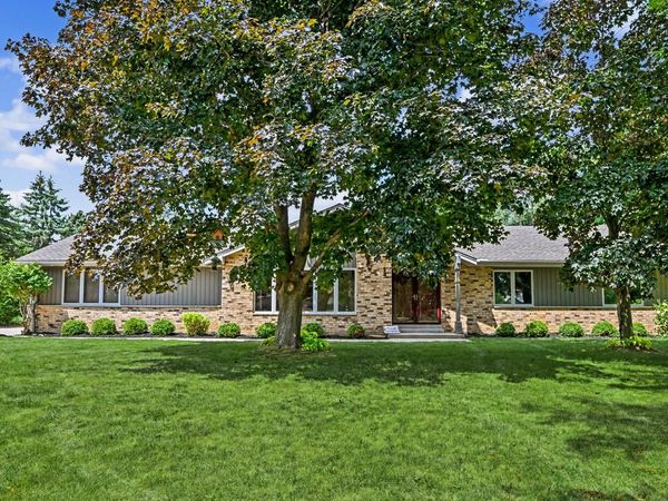 17850 St James ROAD, Brookfield, WI 53045
