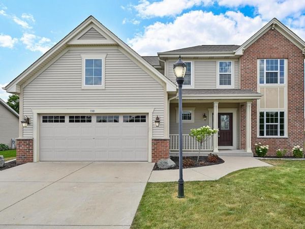 732 Still Pond DRIVE, Waterford, WI 53185
