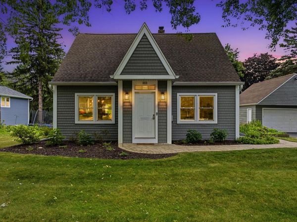 202 S Highland AVENUE, Thiensville, WI 53092