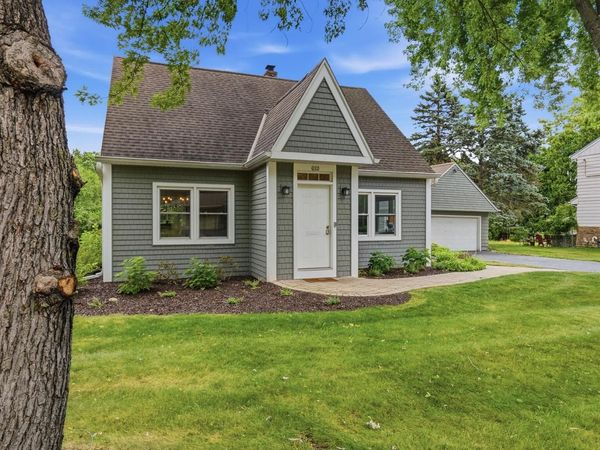 202 S Highland AVENUE, Thiensville, WI 53092