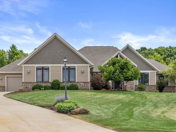 5465 S Baneberry COURT, New Berlin, WI 53146
