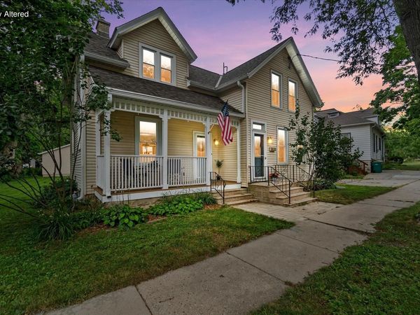 W58N455 Hilbert AVENUE, Cedarburg, WI 53012