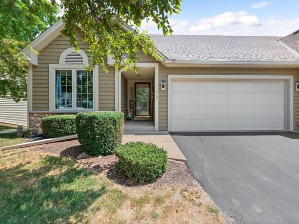 315 Endfield CIRCLE, Unit 37, Waukesha, WI 53186