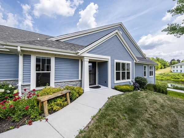 N54W35199 Coastal AVENUE, Unit 42-02, Oconomowoc, WI 53066