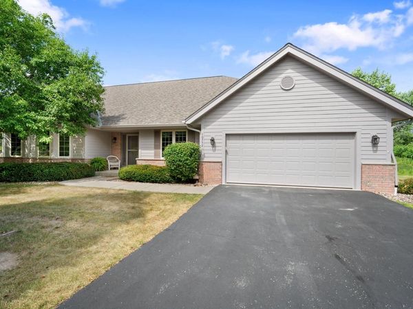 10752 N Oxford COURT, Mequon, WI 53092