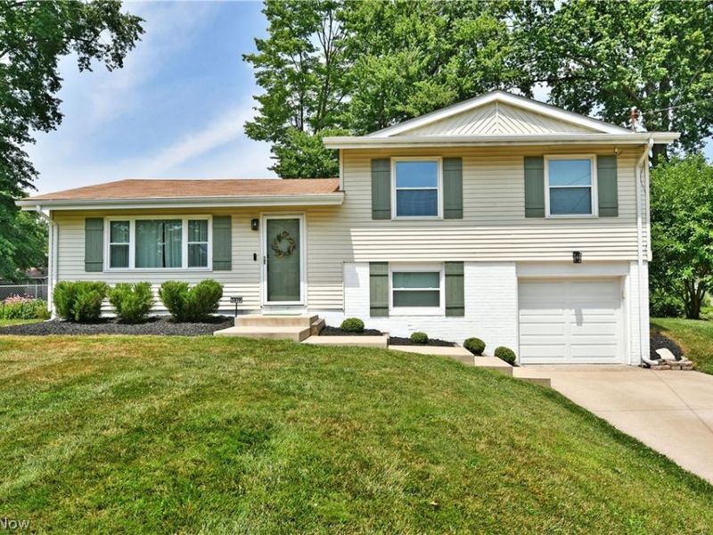 3819 Adrian Drive SE, Warren, OH 44484 Photo 1