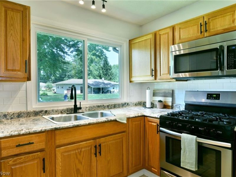 3819 Adrian Drive SE, Warren, OH 44484 Photo 24