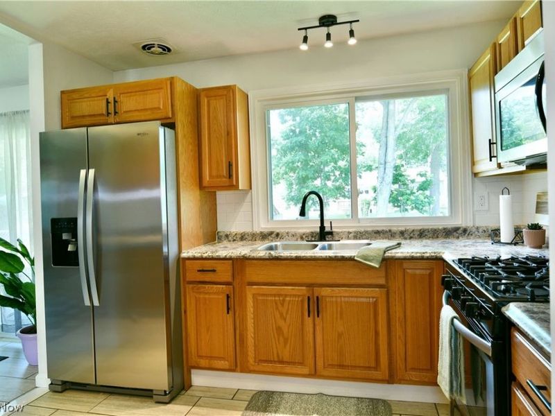 3819 Adrian Drive SE, Warren, OH 44484 Photo 25