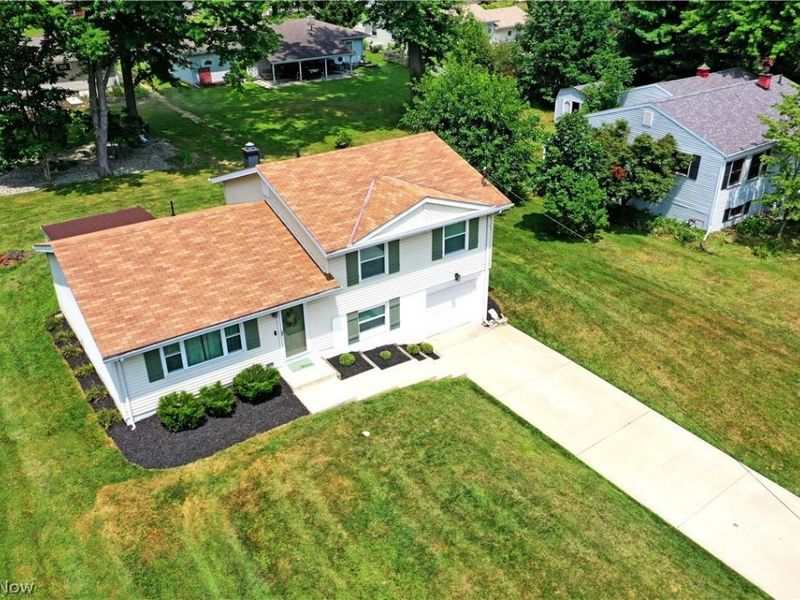 3819 Adrian Drive SE, Warren, OH 44484 Photo 4