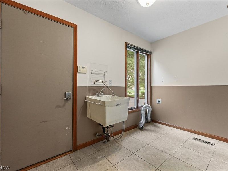 315 Valley Brook Oval, Hinckley, OH 44233 Photo 17