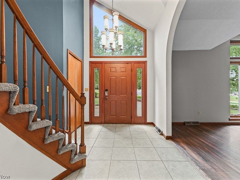 315 Valley Brook Oval, Hinckley, OH 44233 Photo 2