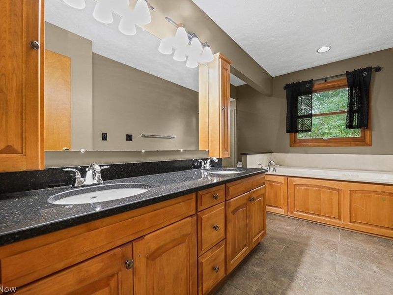 315 Valley Brook Oval, Hinckley, OH 44233 Photo 22