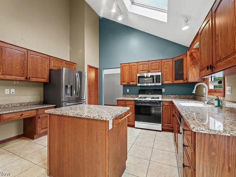 315 Valley Brook Oval, Hinckley, OH 44233 Photo 3