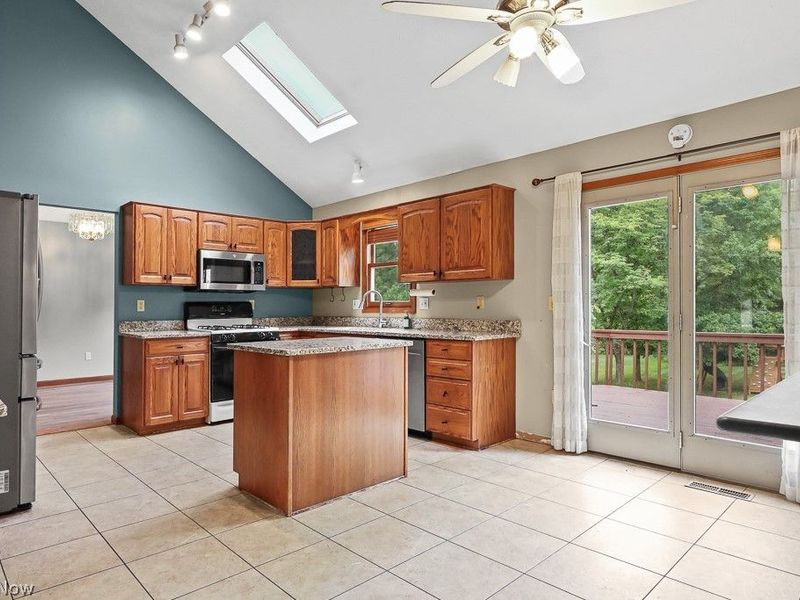 315 Valley Brook Oval, Hinckley, OH 44233 Photo 4