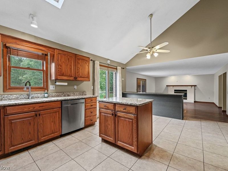 315 Valley Brook Oval, Hinckley, OH 44233 Photo 7