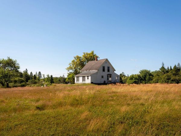 60 Pequot Road , Vinalhaven, ME 04863