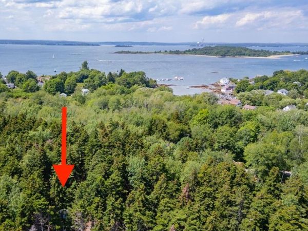 582 Fern Avenue , Long Island, ME 04050