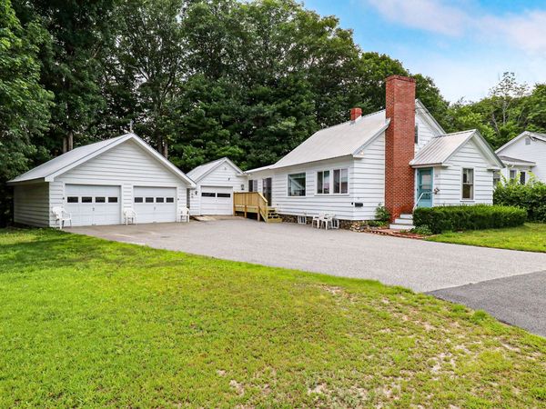 73 Middle Avenue , Mexico, ME 04257