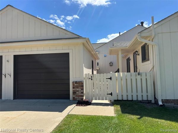 9840 Cambridge Court, Green Oak Twp, MI 48178