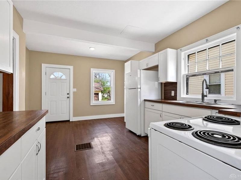 125 E Siebenthaler Avenue, Dayton, OH 45405 Photo 18
