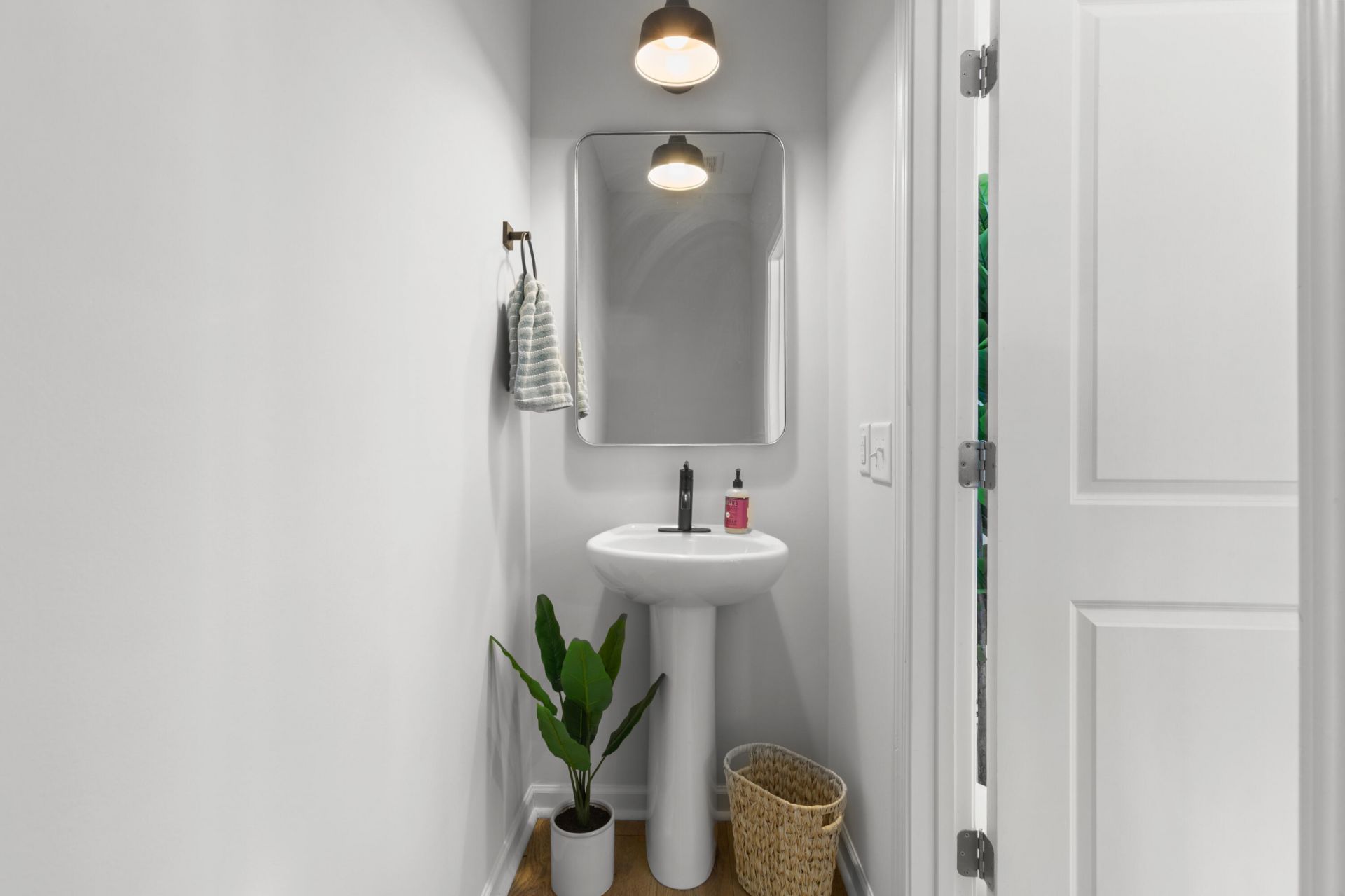502 Green Fern Drive Photo 7