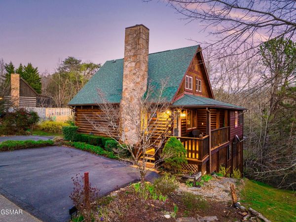 1008 Walini Way , Sevierville, TN 37876