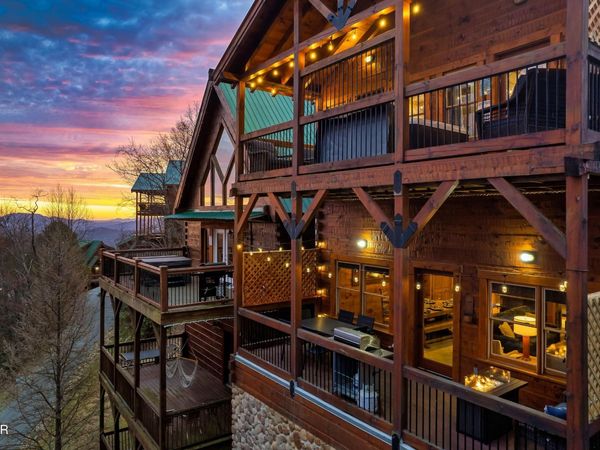 1255 Bear Cub Way , Gatlinburg, TN 37738