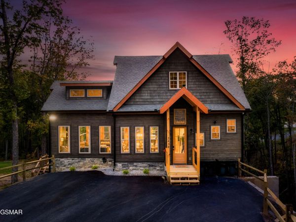 2438 Coopers Hawk Way, Sevierville, TN 37862