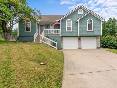 1218 WINDCREST Court, Grain Valley, MO 64029