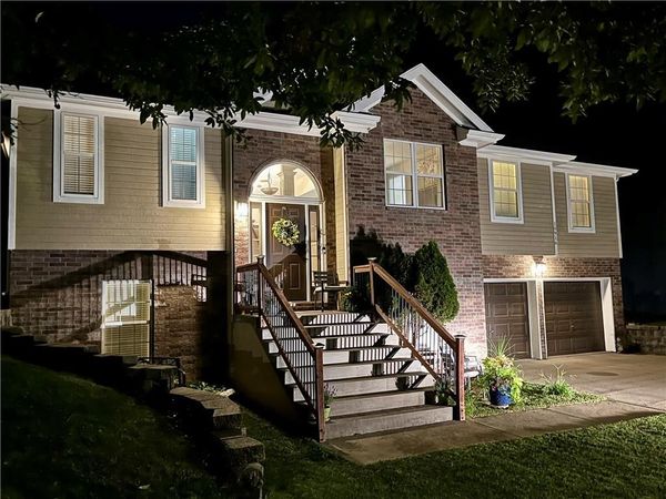 10916 N OXFORD Avenue, Kansas City, MO 64157