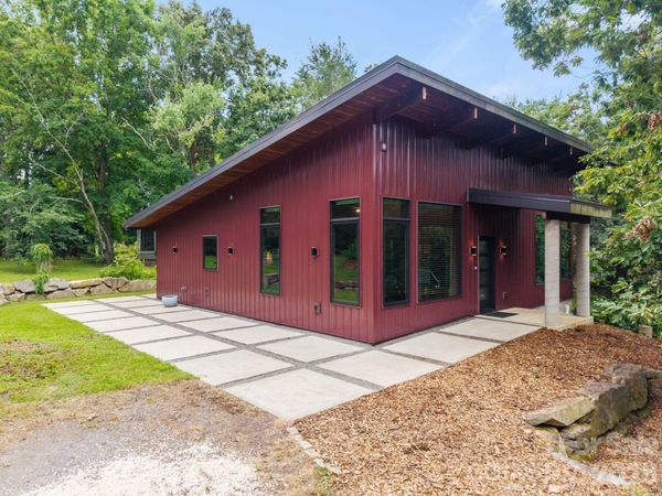 39 Wolf Road , Asheville, NC 28805