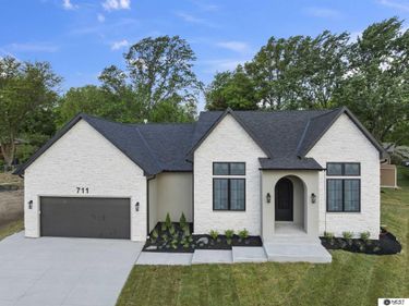 711 Yearling Court, Lincoln, NE 68520