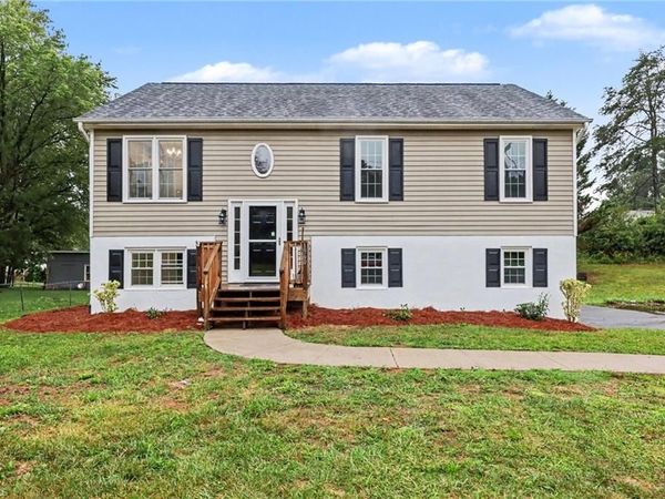 1960 Old Hollow Road , Walkertown, NC 27051