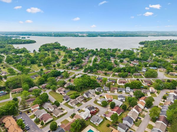 111 River Bend Rd , Hendersonville, TN 37075
