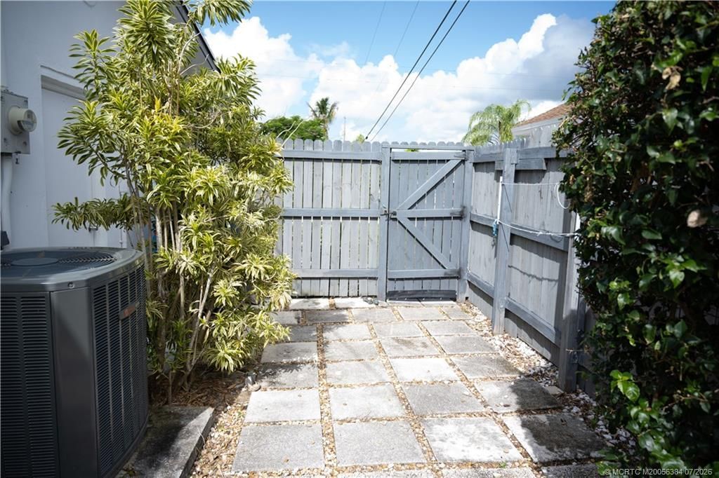 8695 SE Janice Drive, Hobe Sound, FL 33455 Photo