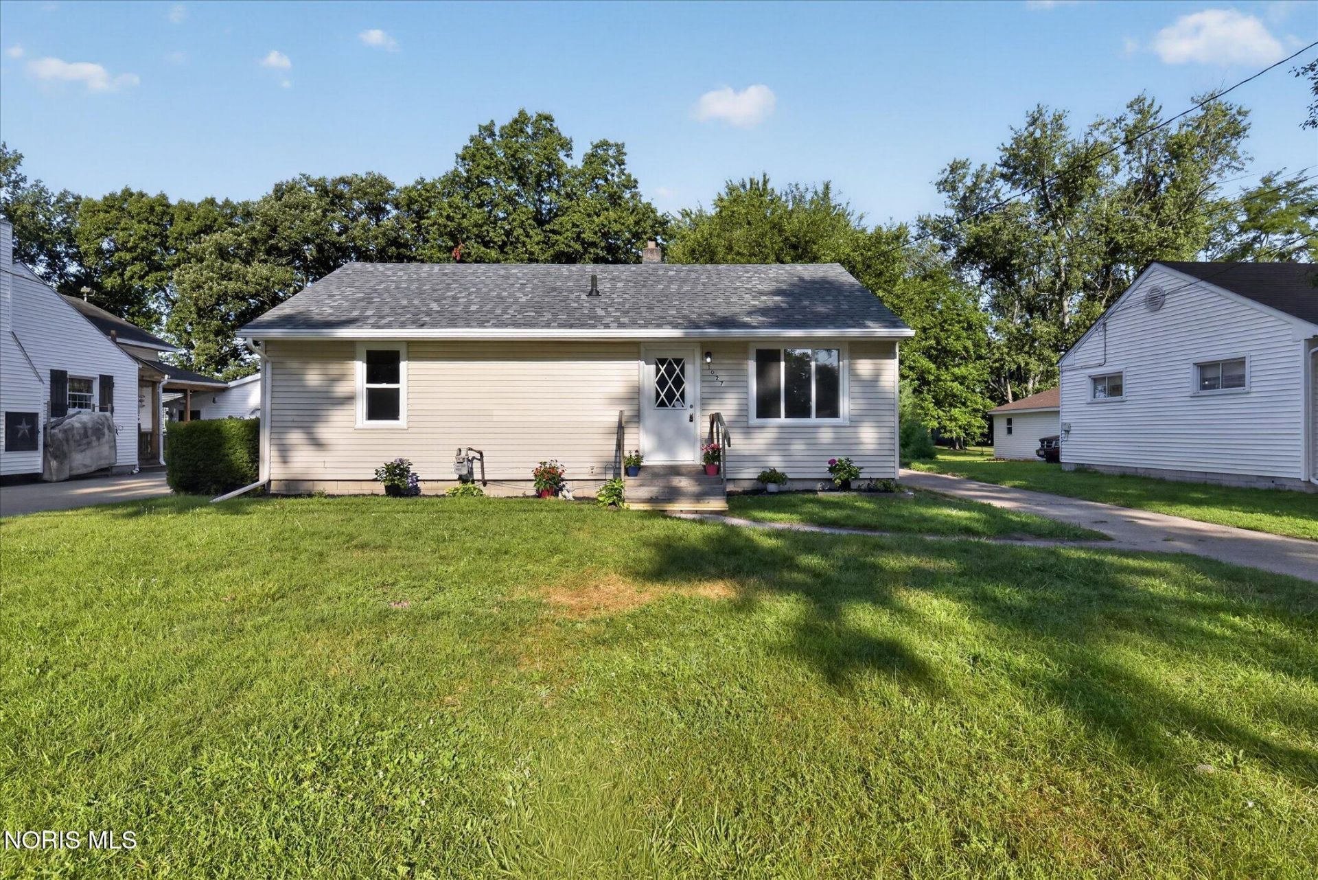 1027 Carrington Street, Toledo, OH 43615 Main Photo