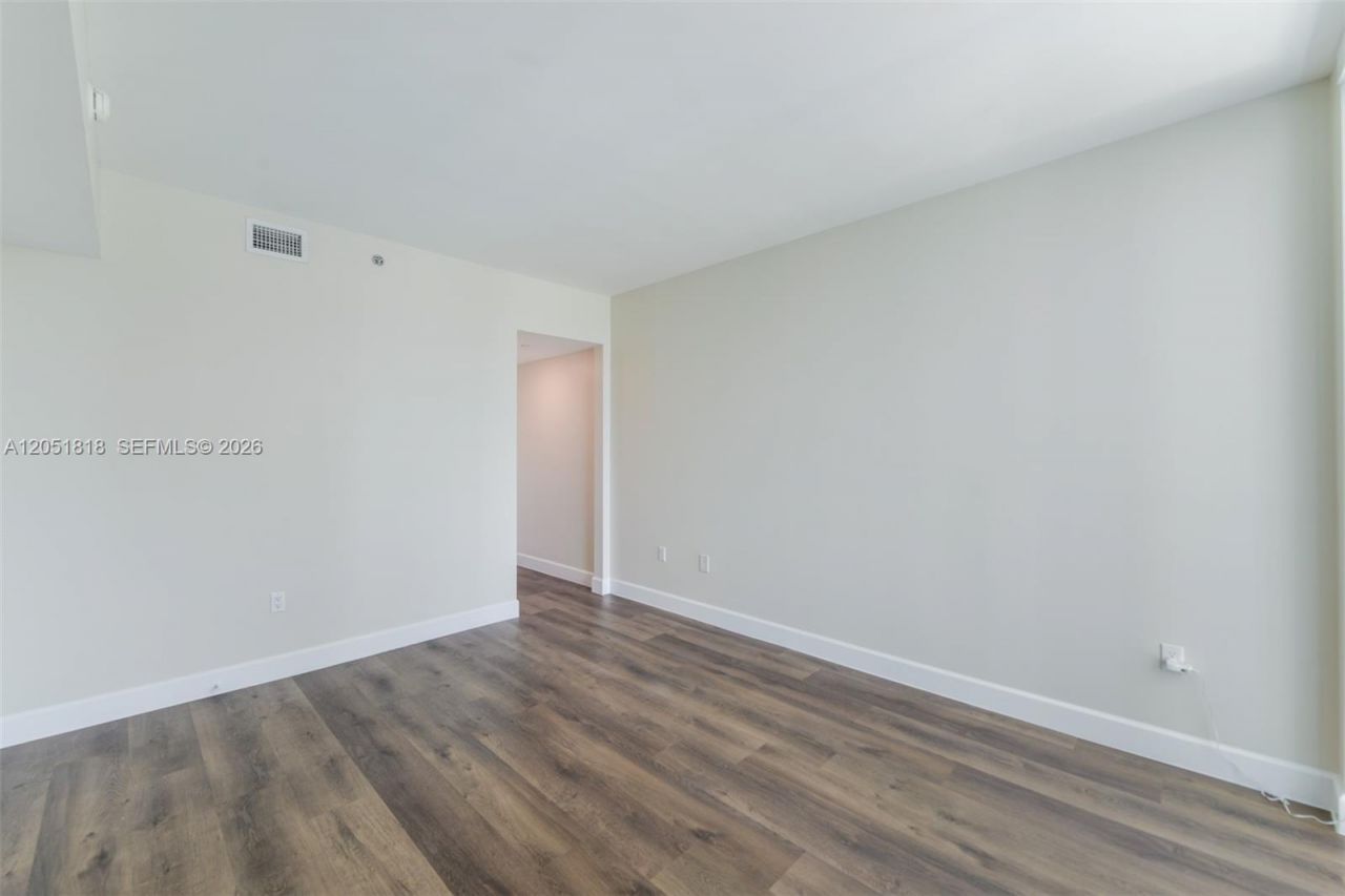 950 Brickell Bay Dr , Unit 1905, Miami, FL 33131 Photo