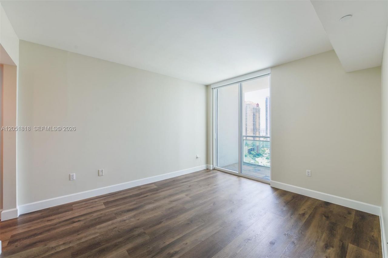 950 Brickell Bay Dr , Unit 1905, Miami, FL 33131 Photo