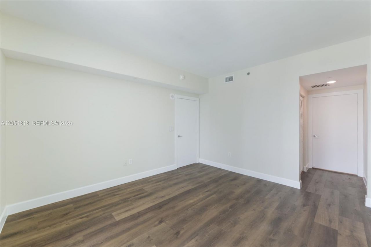 950 Brickell Bay Dr , Unit 1905, Miami, FL 33131 Photo