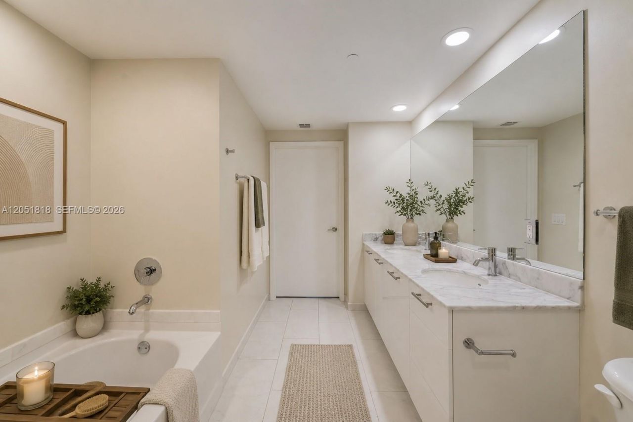 950 Brickell Bay Dr , Unit 1905, Miami, FL 33131 Photo