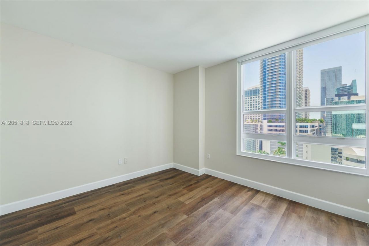 950 Brickell Bay Dr , Unit 1905, Miami, FL 33131 Photo