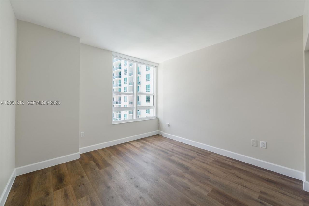 950 Brickell Bay Dr , Unit 1905, Miami, FL 33131 Photo
