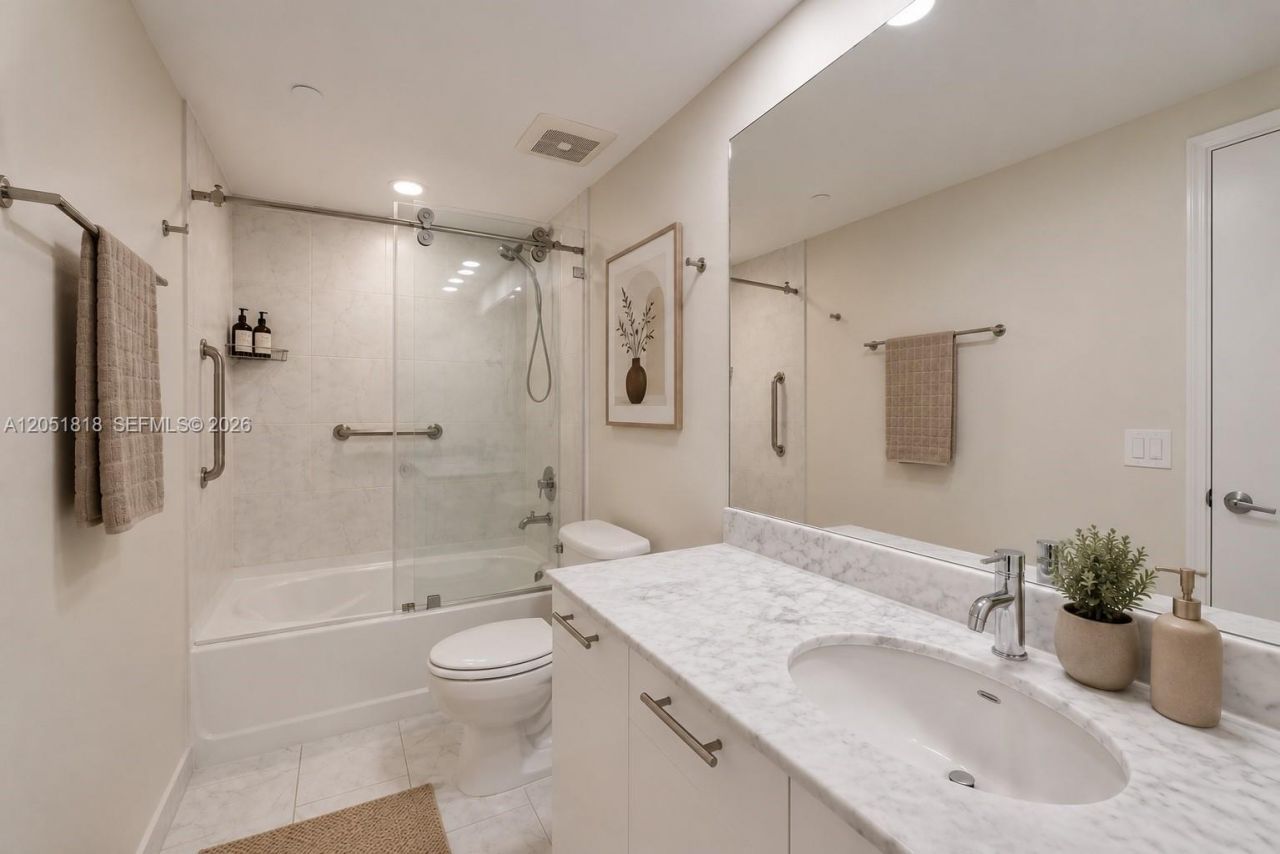 950 Brickell Bay Dr, Unit 1905, Miami, FL 33131 Photo