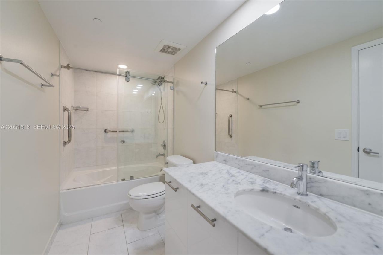 950 Brickell Bay Dr, Unit 1905, Miami, FL 33131 Photo