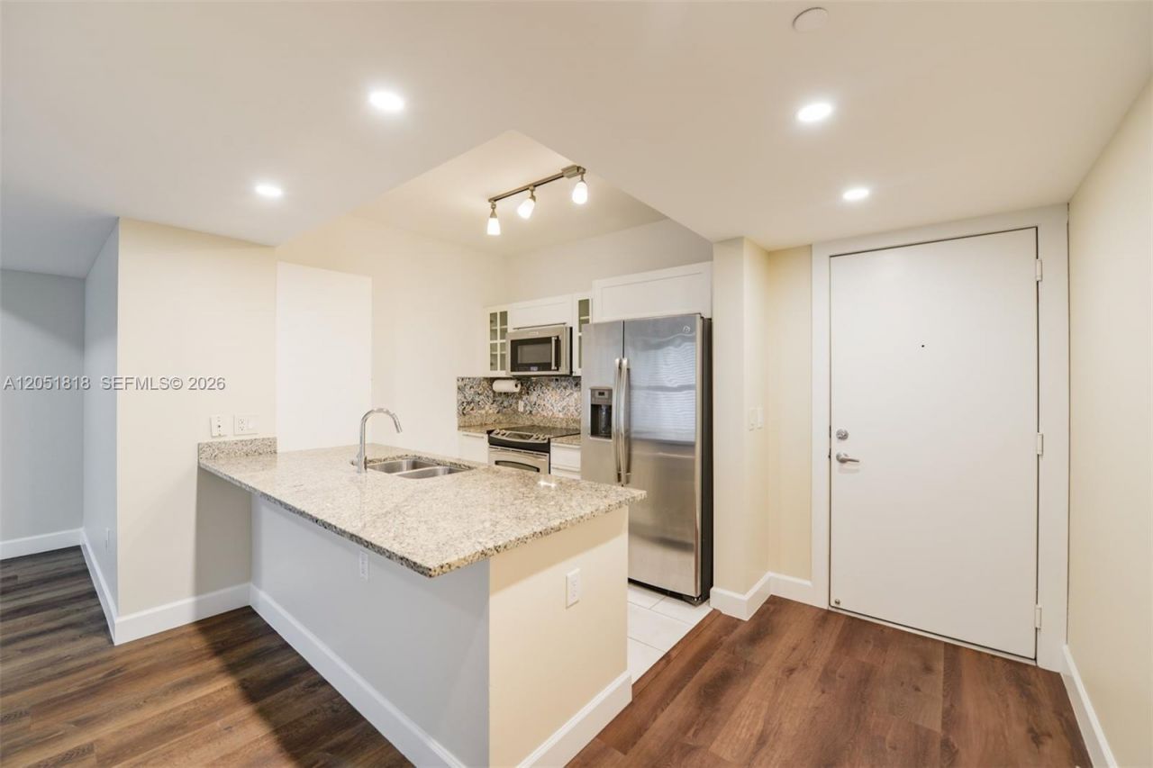 950 Brickell Bay Dr , Unit 1905, Miami, FL 33131 Photo