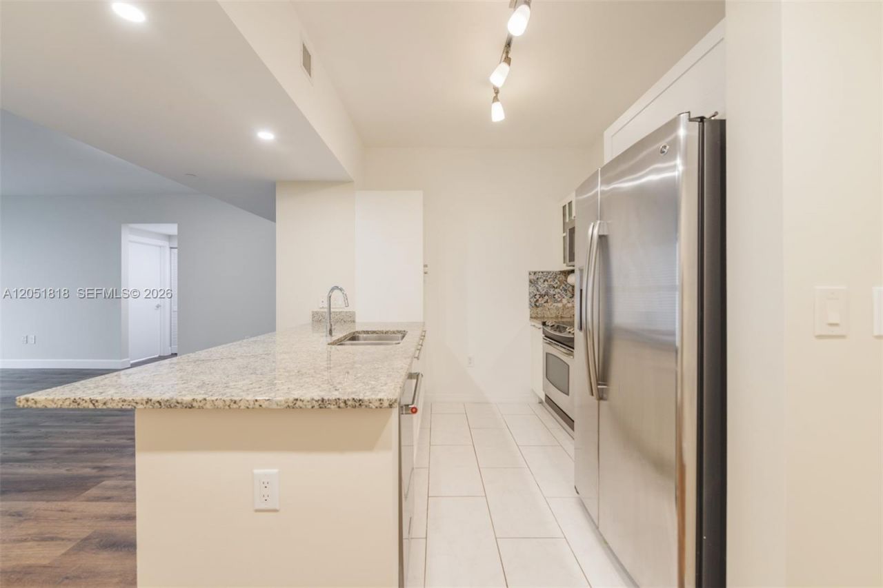 950 Brickell Bay Dr , Unit 1905, Miami, FL 33131 Photo