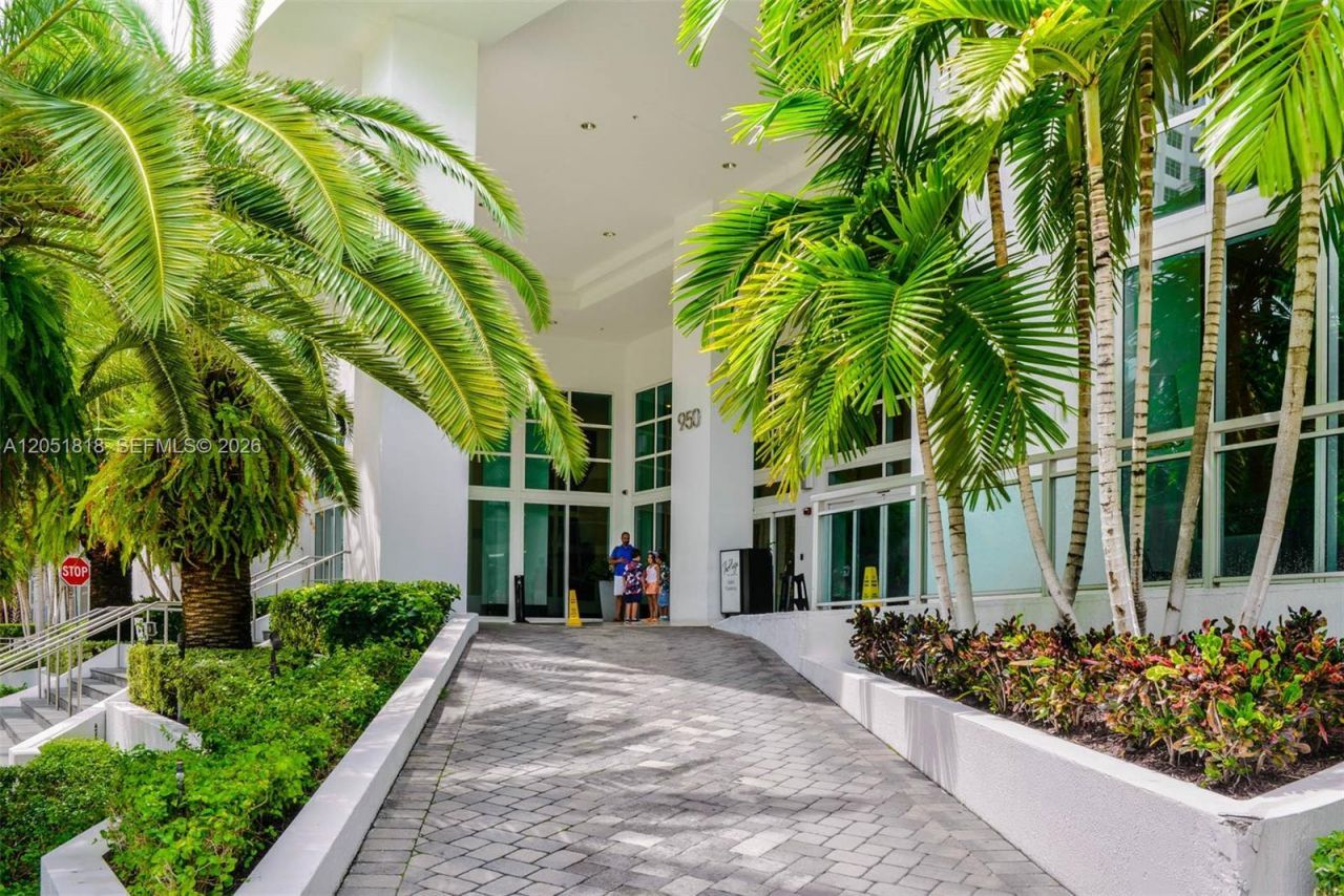 950 Brickell Bay Dr , Unit 1905, Miami, FL 33131 Photo