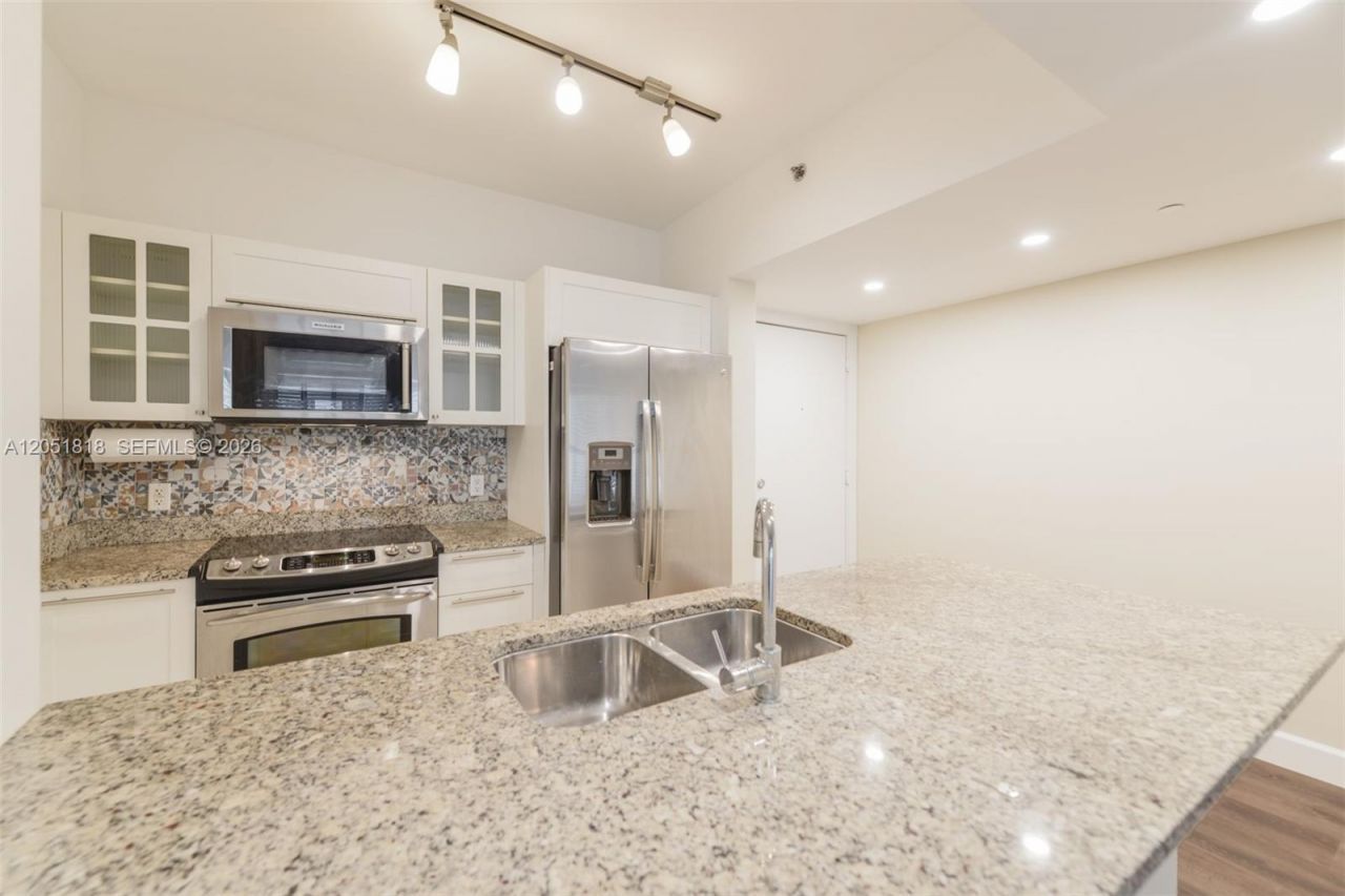 950 Brickell Bay Dr , Unit 1905, Miami, FL 33131 Photo