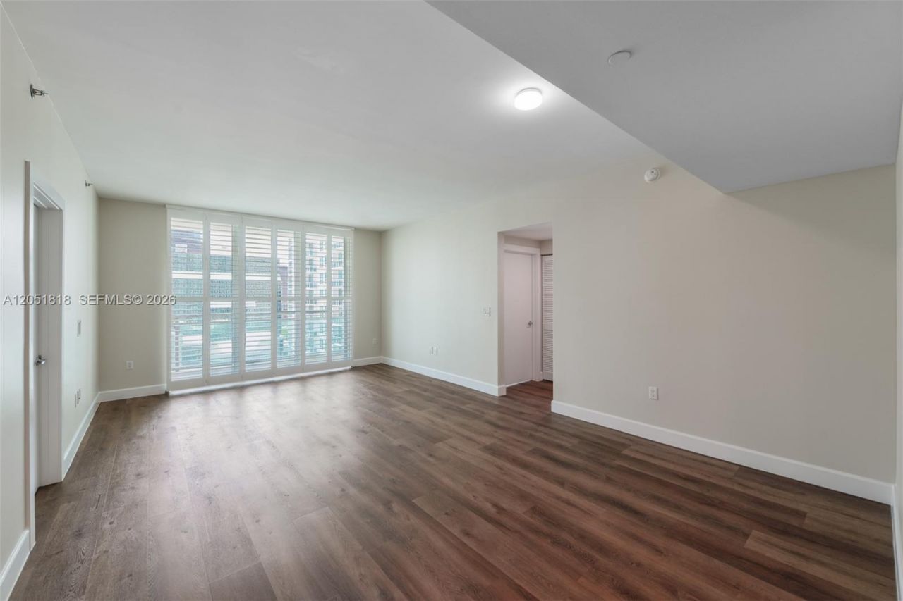 950 Brickell Bay Dr , Unit 1905, Miami, FL 33131 Photo