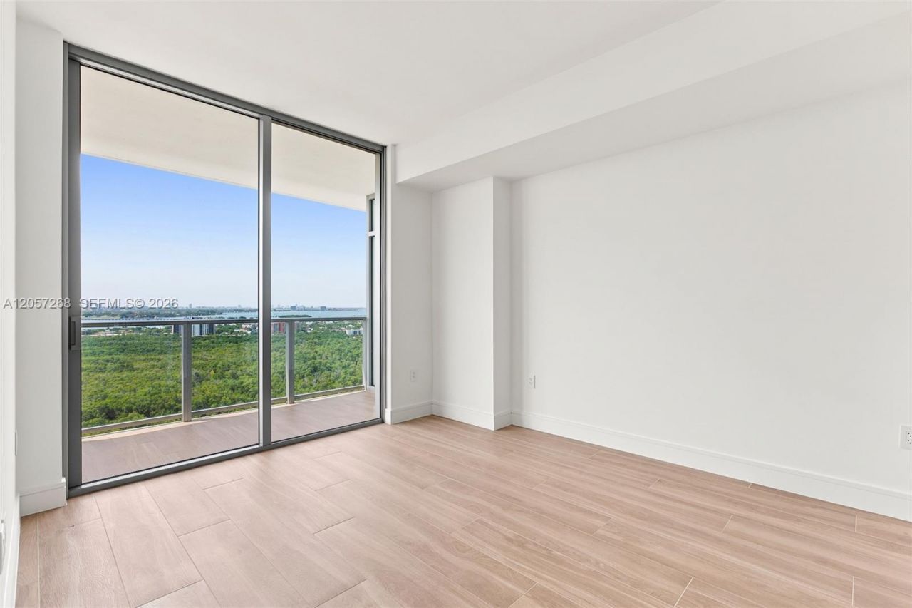 2411 Laguna Circle, Unit 1903, North Miami, FL 33181 Photo
